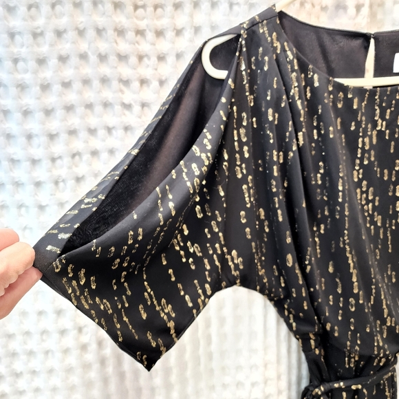 Black and gold foil Jessica Simpson dress with beautiful slit arms. - Picture 4 of 5